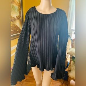 BEAUTIFUL WOMEN’S BLOUSE Large (can be medium) BRAND NEW EMERY ROSE BRAND